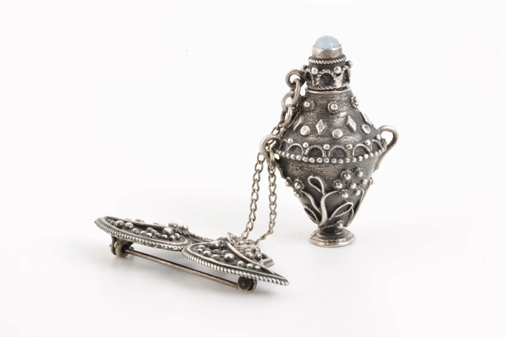 925 Silver Brooch with Mourning Urn Pendant (27.23g.)